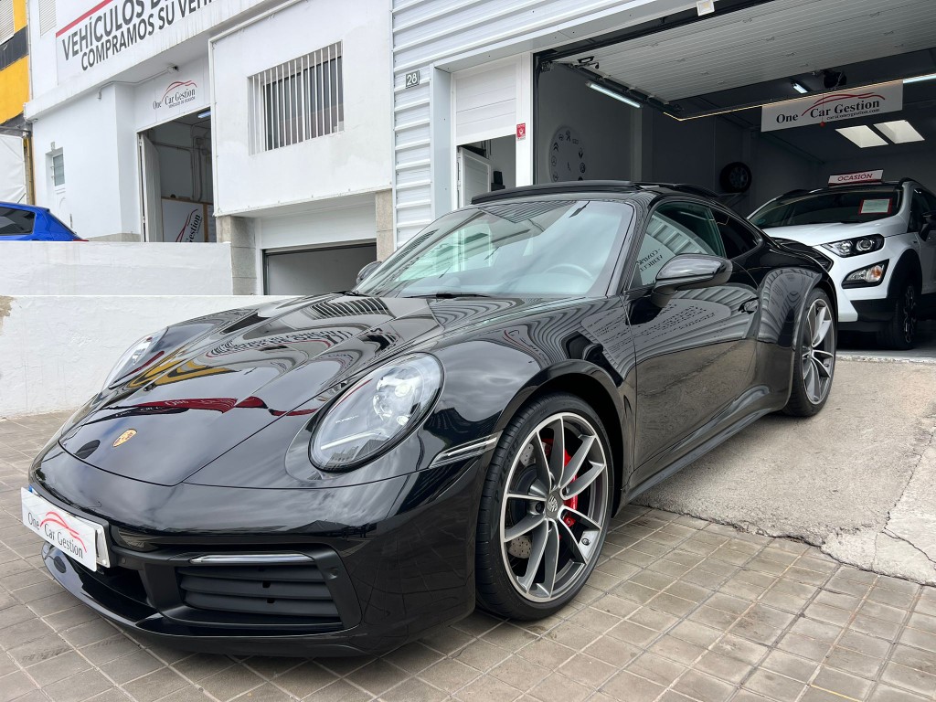 PORSCHE 911 Carrera 4S 